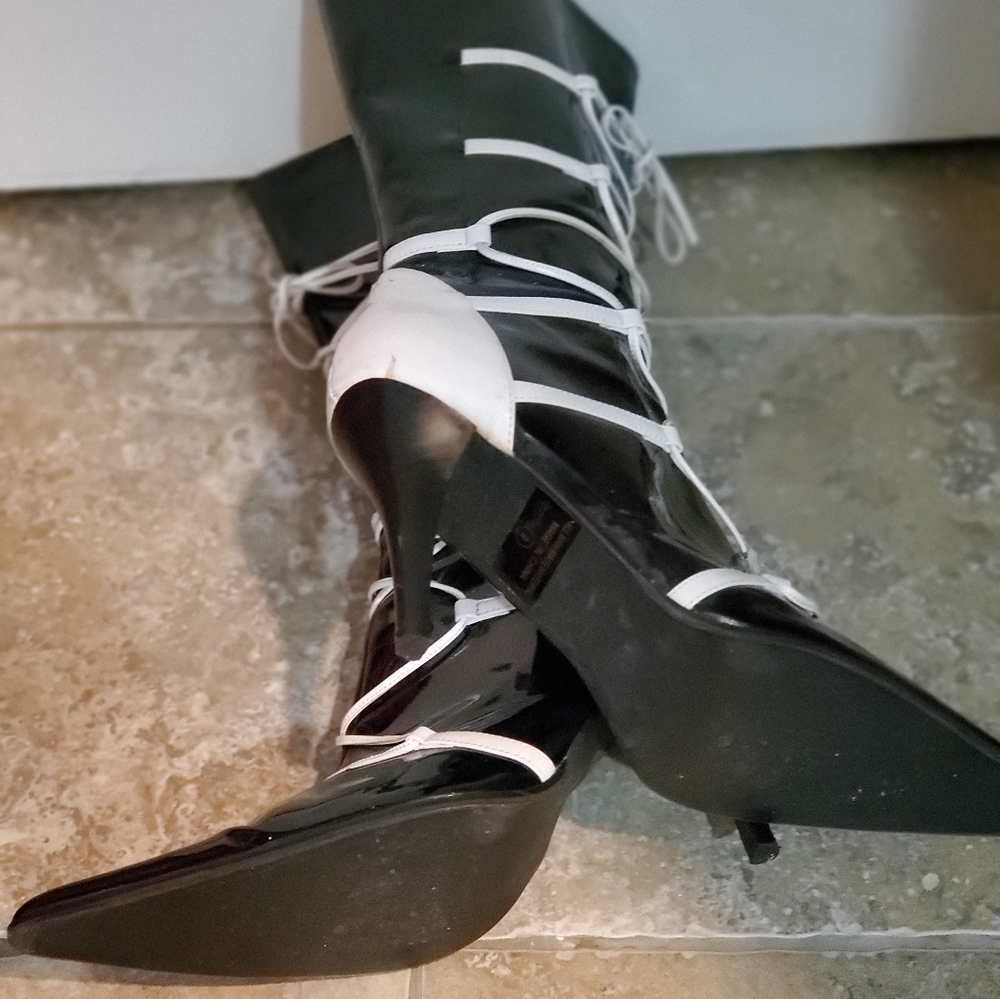 Boots - Picture 4 of 4